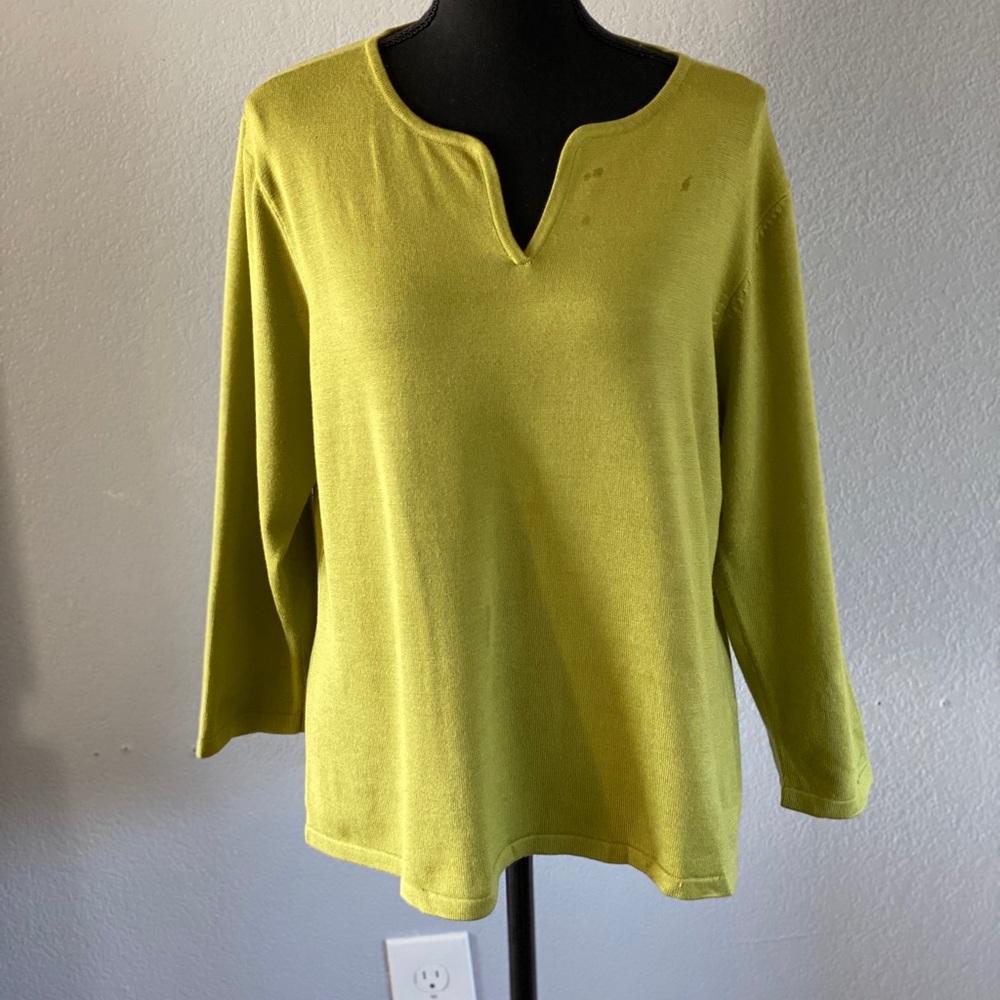 Women’s V-neck Sweaters